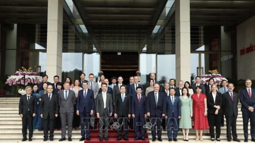 NA Chairman hosts European diplomats